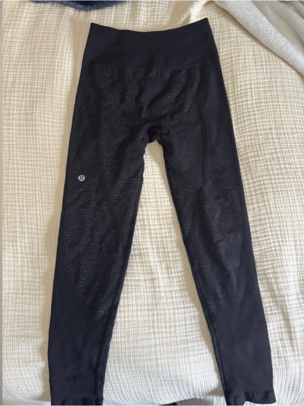 Lululemon Free To Flow 7/8
Seamless Legging Size 6